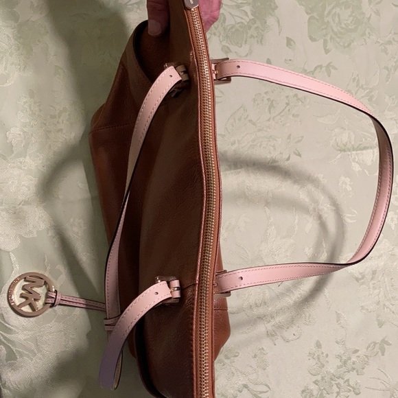 Michael Kors leather shoulder purse. Dark buckskin leather with tan straps - Picture 8 of 8